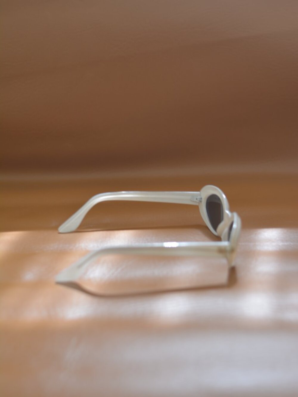 Y2K Cat Eye Sunglasses Oversized 90s Bug Eye 70mm Wide - Picture 6 of 7